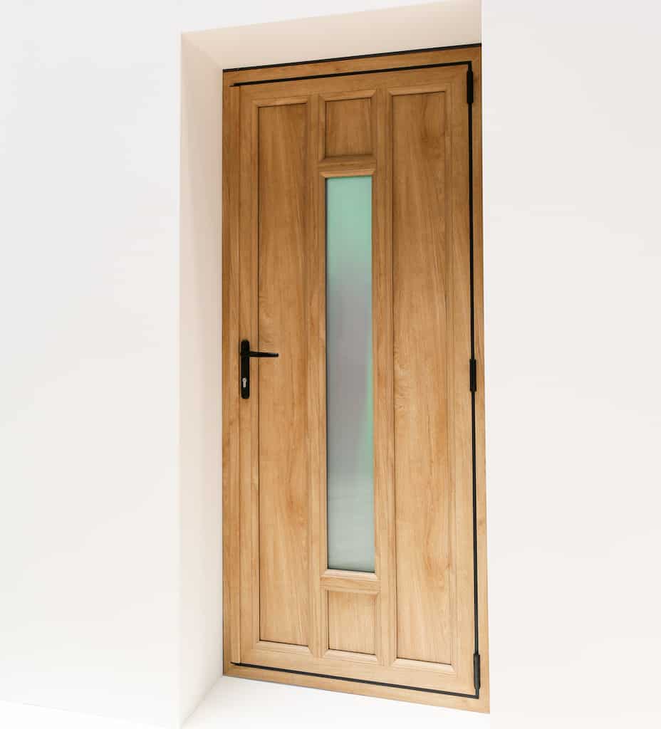 liniar ltd pvcu wood effect front door in an oak finish