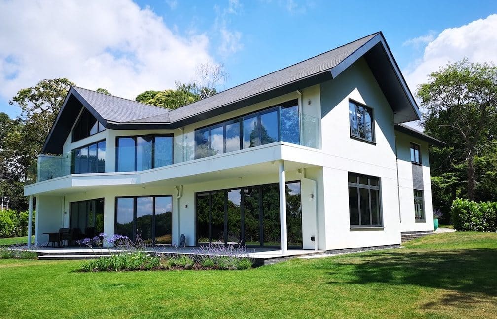 Sunflex铝窗类型和设计在一个大房子
