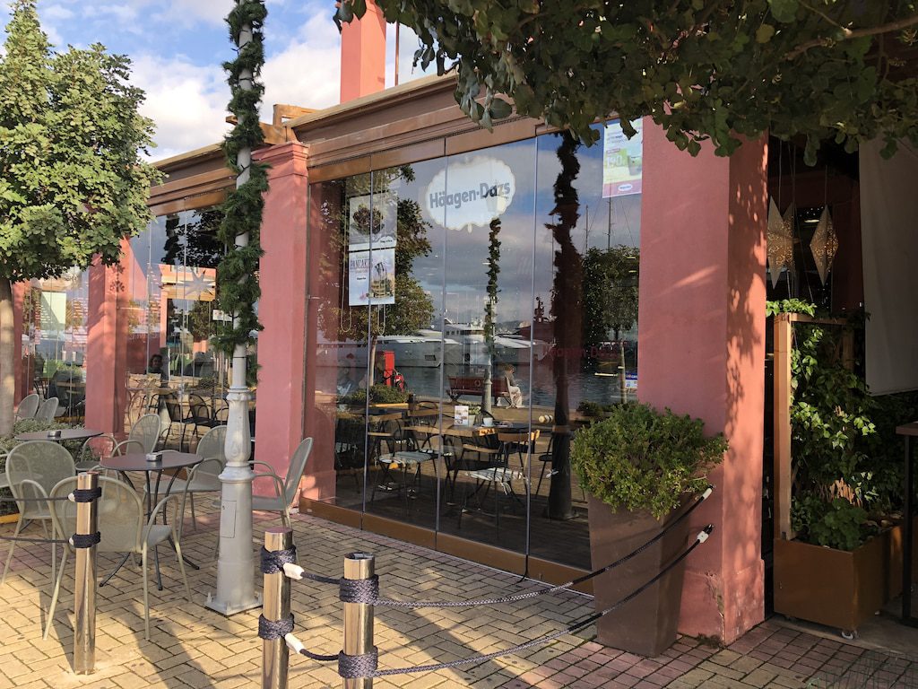 sunflex slide and turn doors installed in a cafe