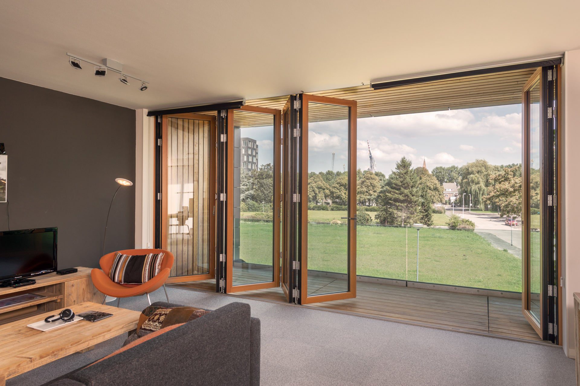 combiline bifolding doors made by solarlux overlooking a large park in a new apartment. 