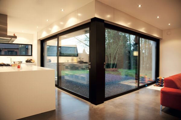 reynaers sliding doors showing cp140 model in black and internal corner design. 